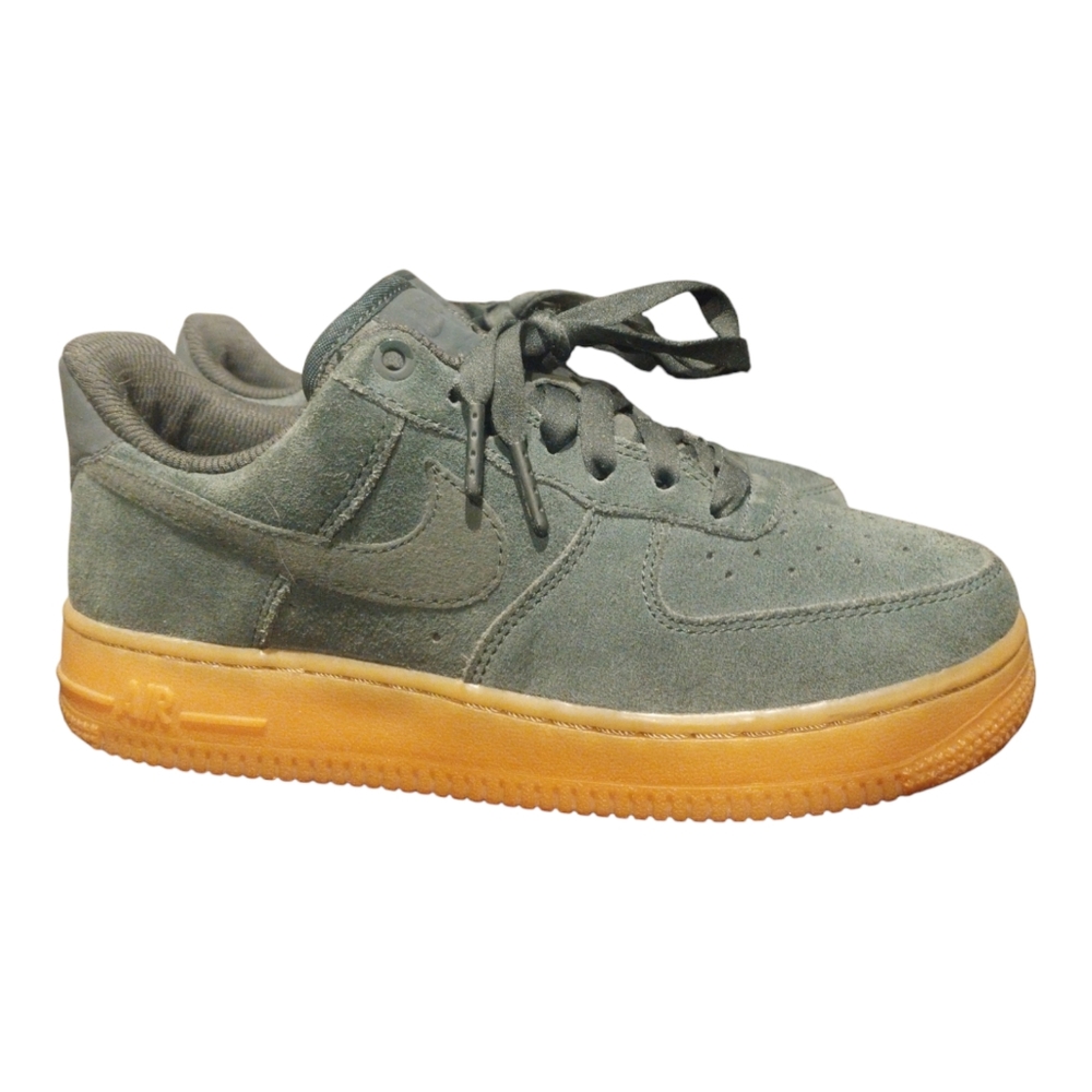 Women Size 7 - Nike Air Force 1 '07 SE Outdoor Green Suede Bubble Gum AA0287-300